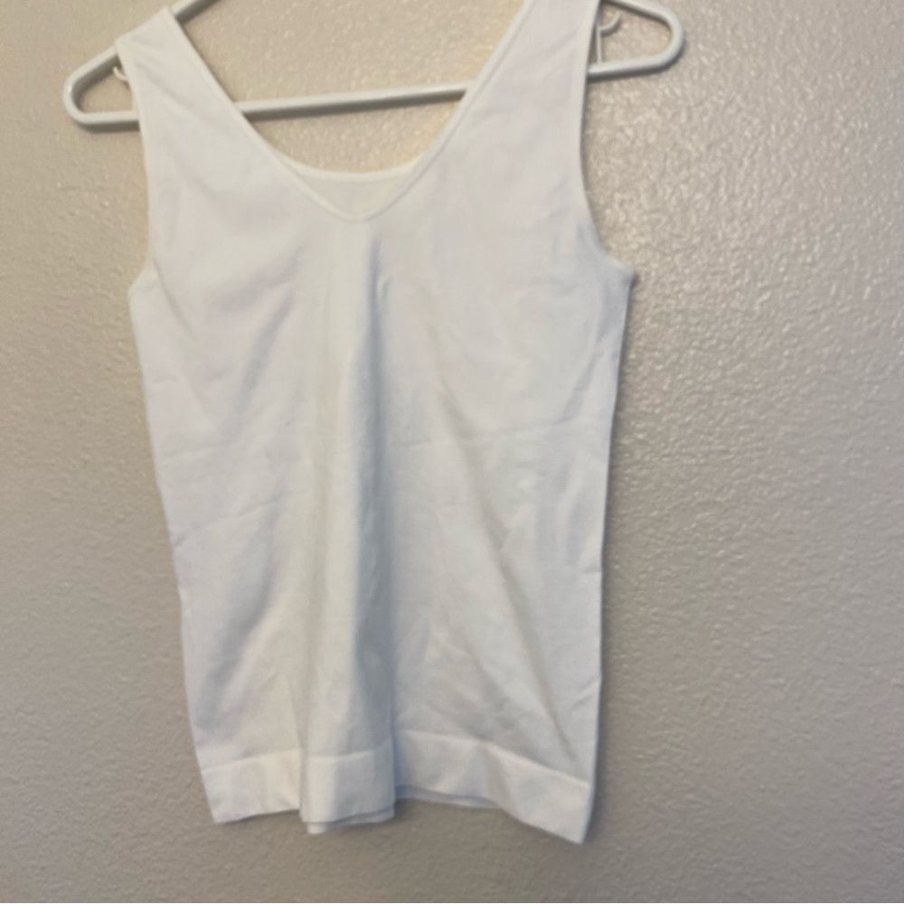 Vanity Fair Camisole Tops wide strap crew Tank Top Cami seamless white 17684 M - Picture 3 of 7